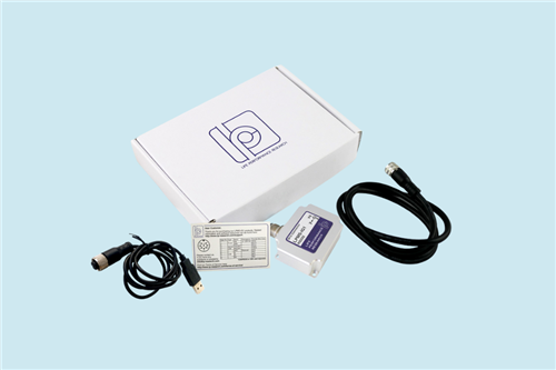 Lieferumfang LPMS-IG1-CAN – Sensoreinheit, Anschlusskabel, Box und Infokarte