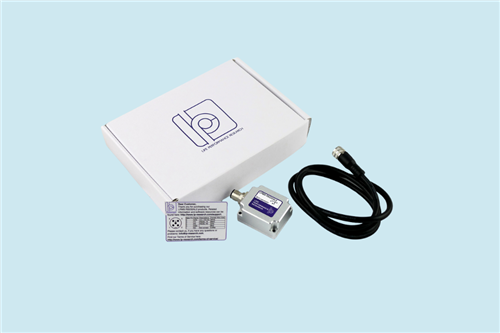 Lieferumfang LPMS-RS232AL3 – Sensoreinheit, Anschlusskabel, Box und Infokarte